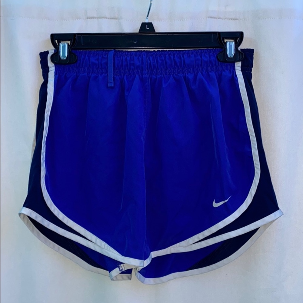 Women’s Nike shorts size small